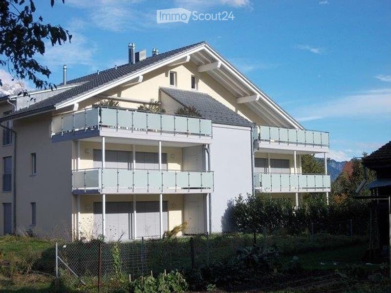 Appartamento in giardino soleggiato con vista sulle montagne. (1)