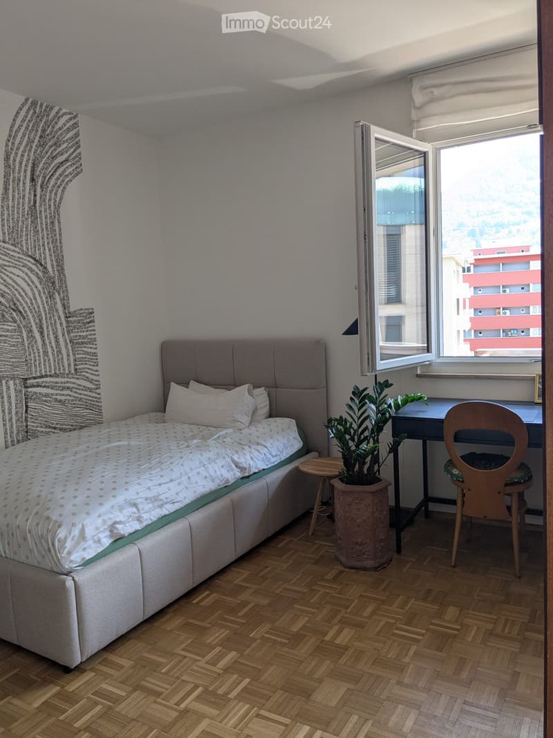 Chambre lumineuse à louer (5e étage, vue et balcon) (2)
