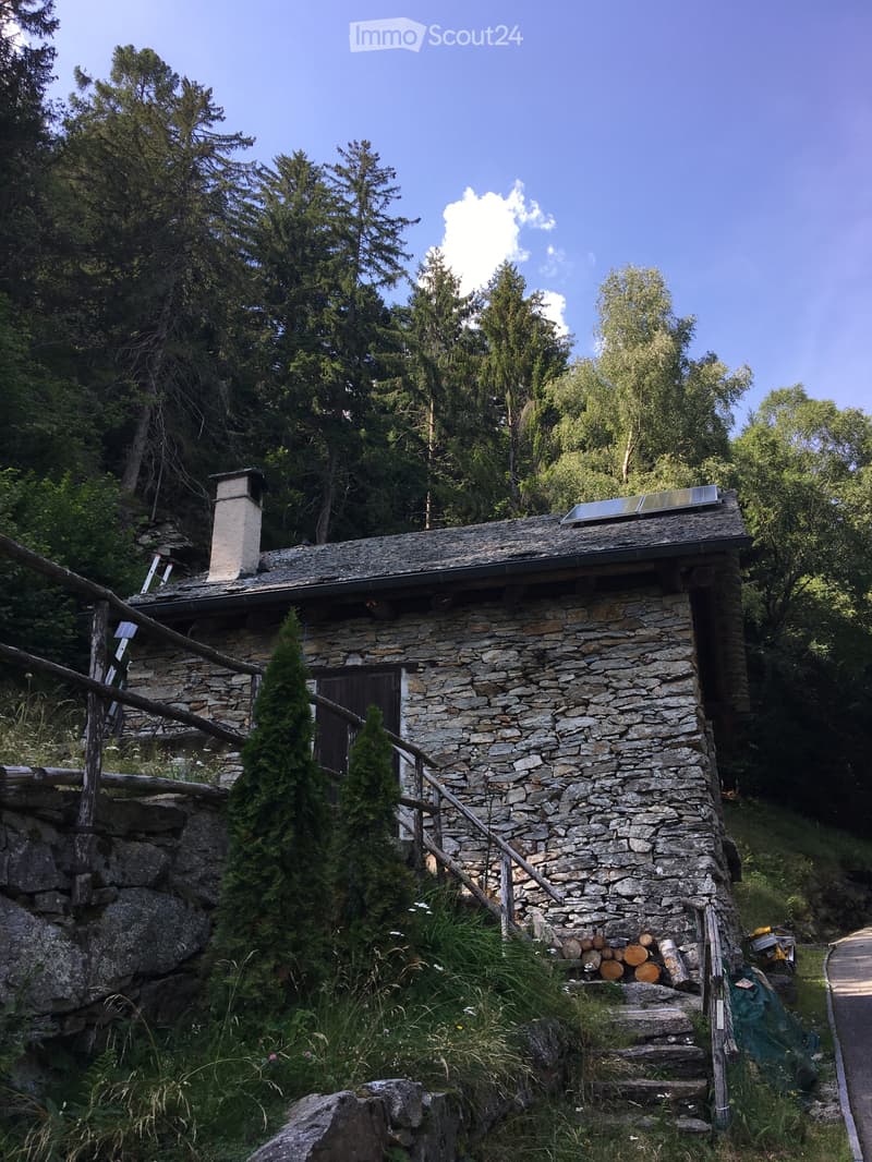 Rustikales Haus im Bleniotal 1200m (2)