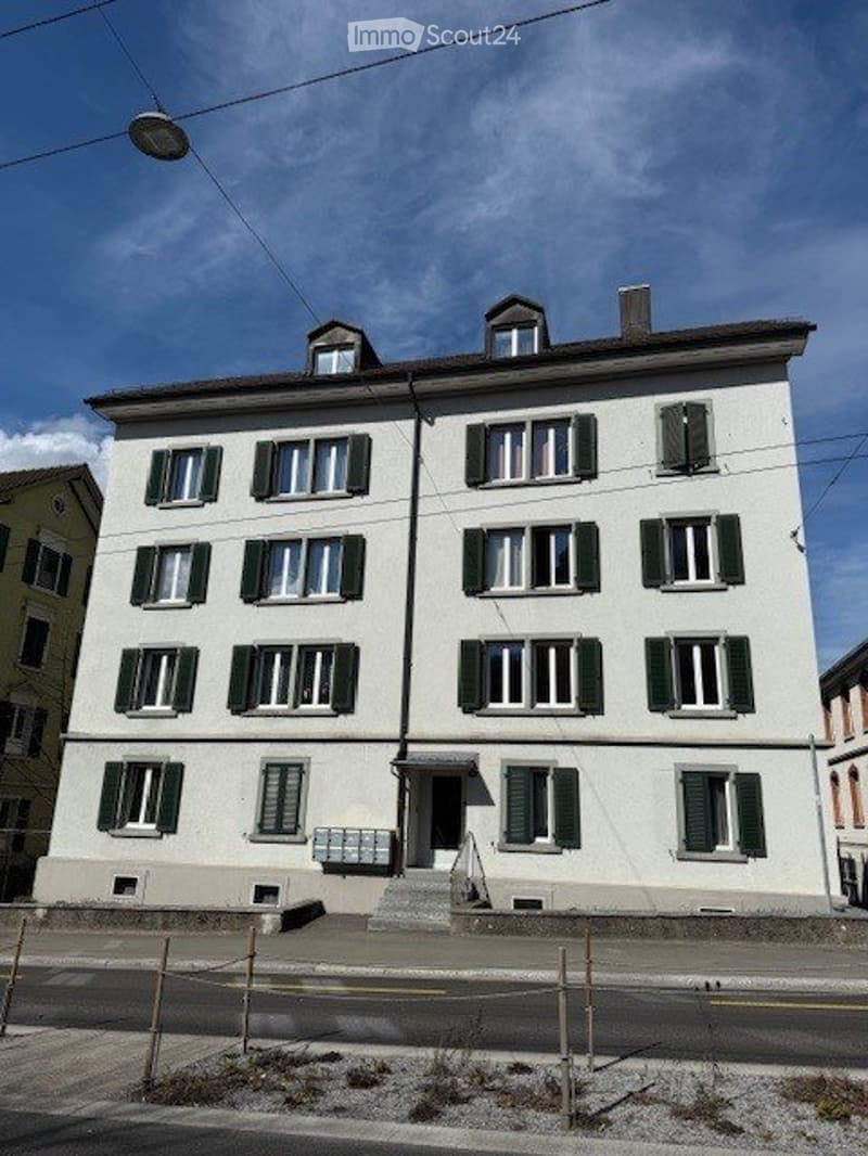 Bright and inviting 4-room apartment in attractive location (1)