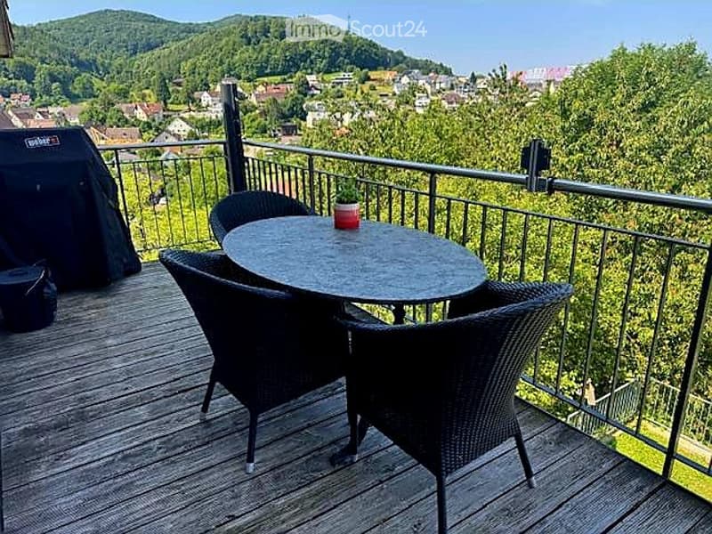 Quietly located attic maisonette with unobstructable far-reaching views (1)
