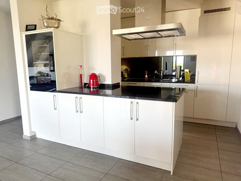 Quietly located attic maisonette with unobstructable far-reaching views (2)