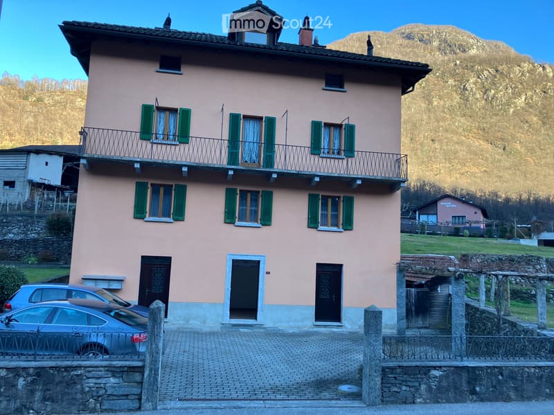 Cozy apartment on the ground floor in Maggia with parking (1)