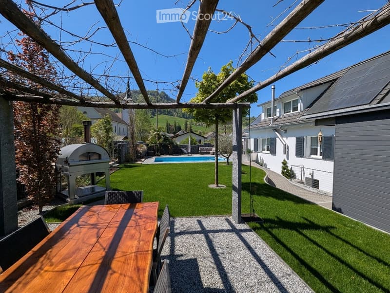 Detached 6½ single-family house with pool & sustainable technology (2)