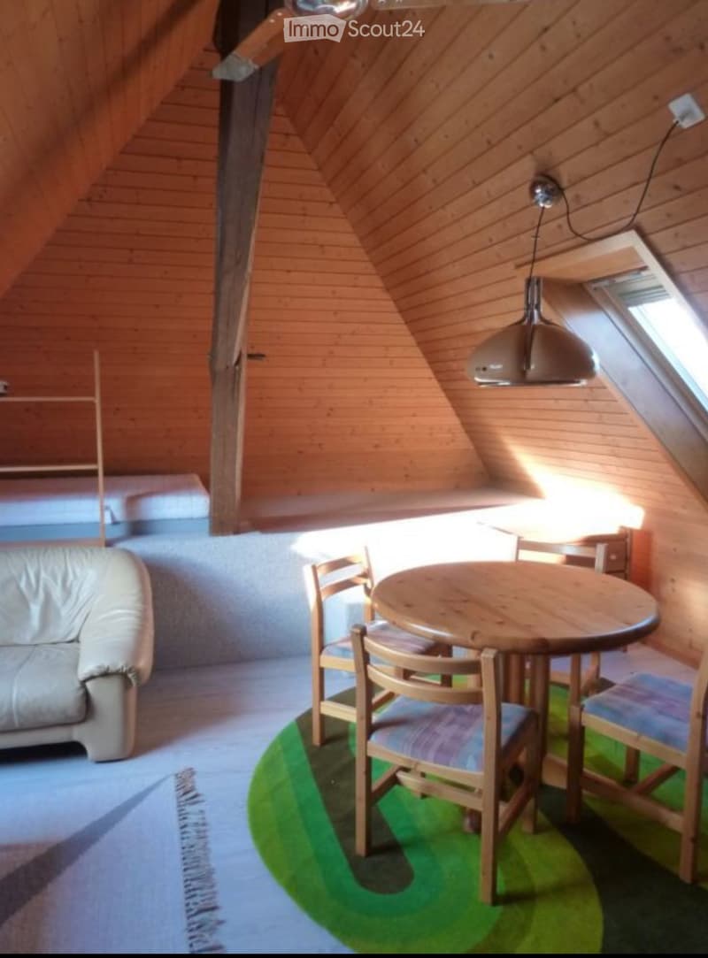Appartement en mansarde lumineux avec charme, meublé, centre de Langnau (3)