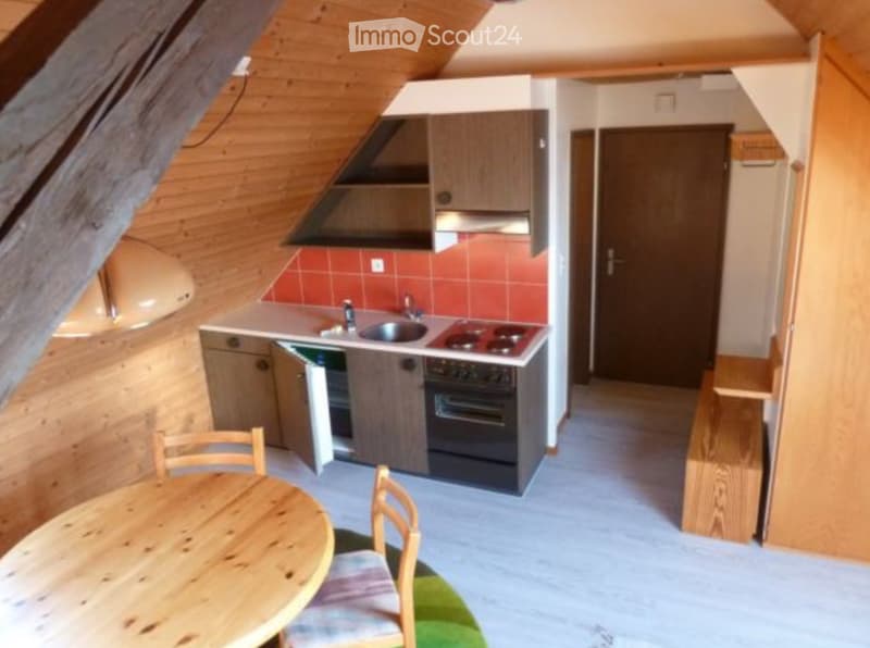Appartement en mansarde lumineux avec charme, meublé, centre de Langnau (1)