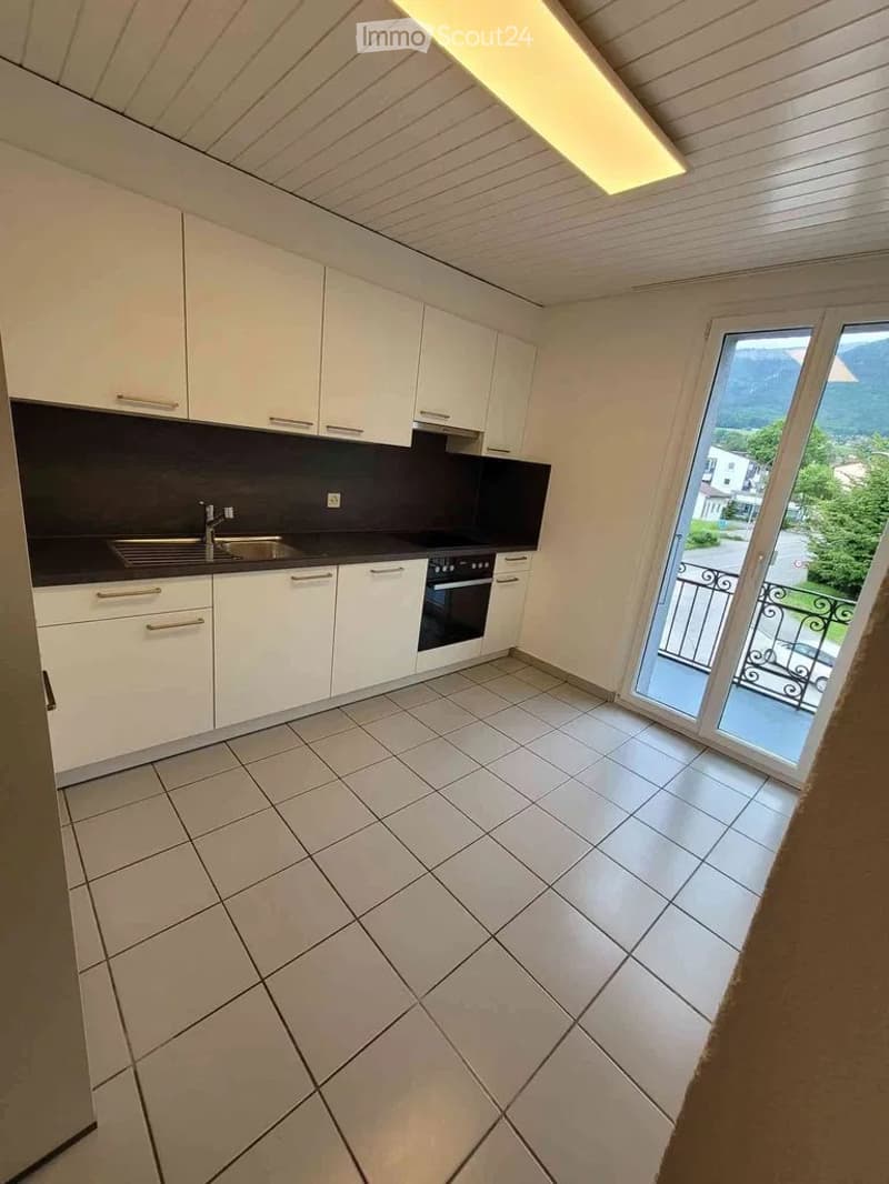 Appartement 3 pièces avec balcon et tour de buanderie dans un emplacement central (2)