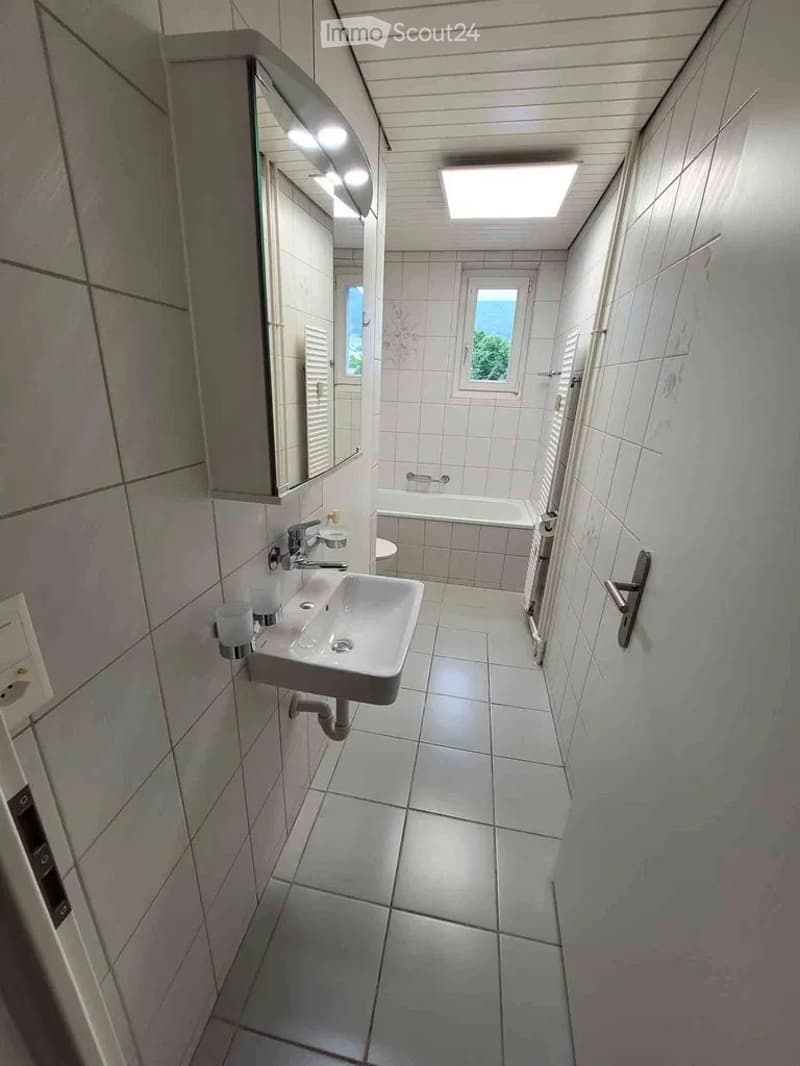 Appartement 3 pièces avec balcon et tour de buanderie dans un emplacement central (3)