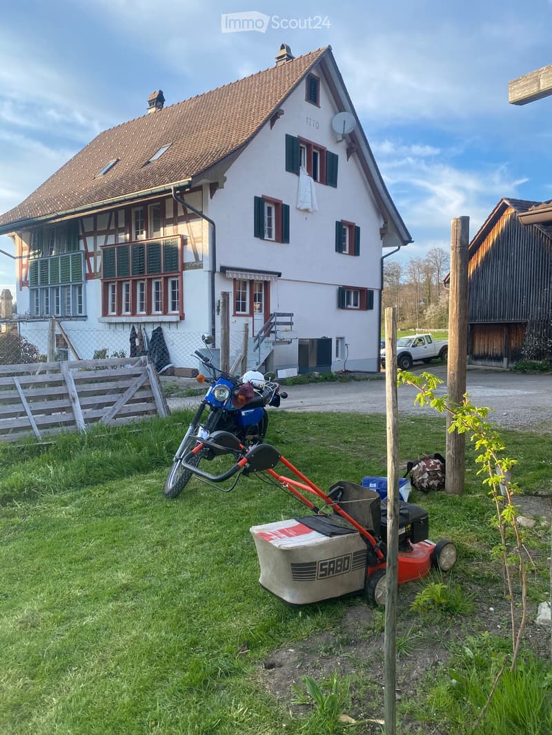 WG-Zimmer in altem Bauernhaus in Rüti ZH (1)