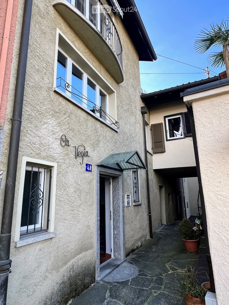 Charakteristisches Haus im Kern von Albonago mit 5 Zimmern (8)