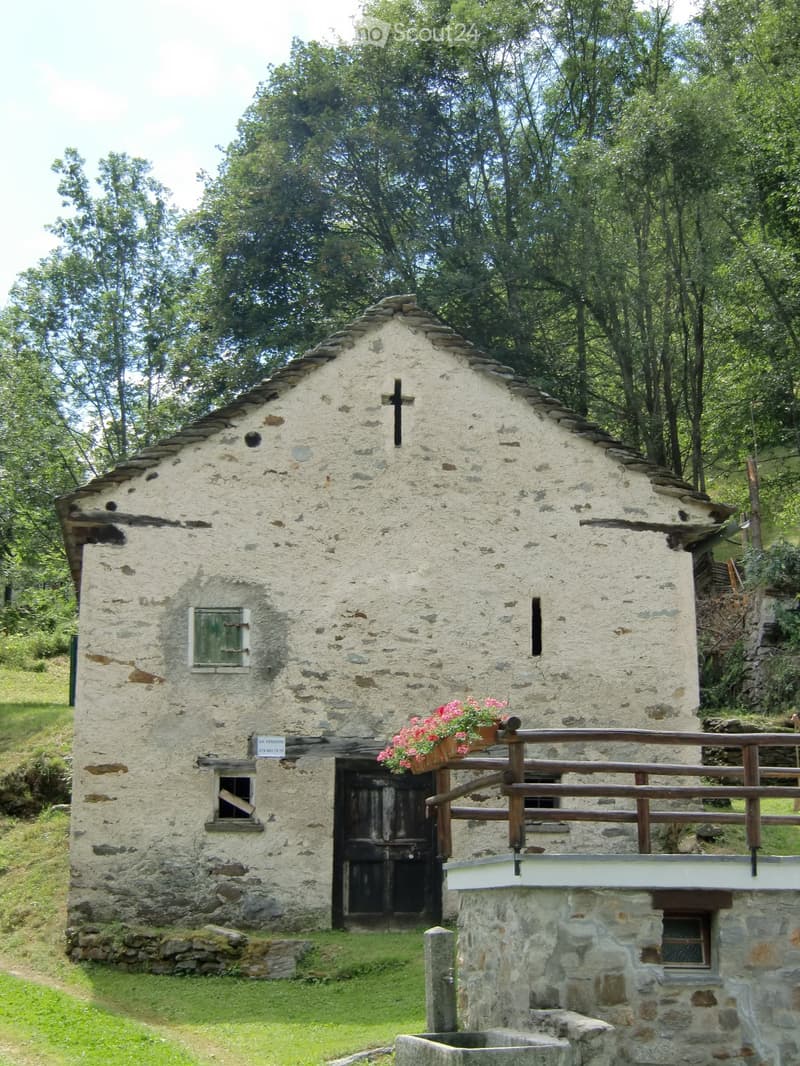 Rustico a Leontica (Valle Blenio) da ristrutt./zum Umbauen (2)