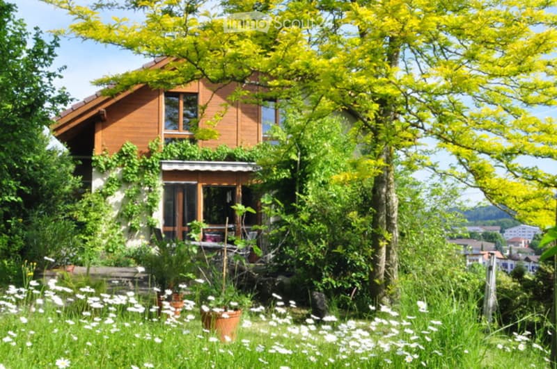 6.5 Room Single-Family House with Surrounding Area for Rent (1)