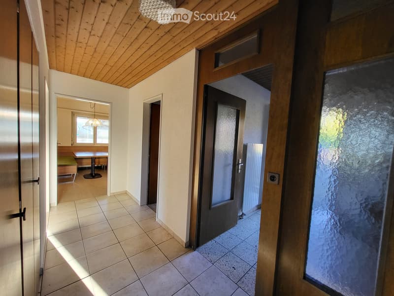 4.5 Zimmer Gartenwohnung mit Wintergarten, Balkon und Garage (3)
