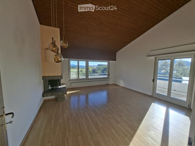 4.5 Zimmer Gartenwohnung mit Wintergarten, Balkon und Garage (1)