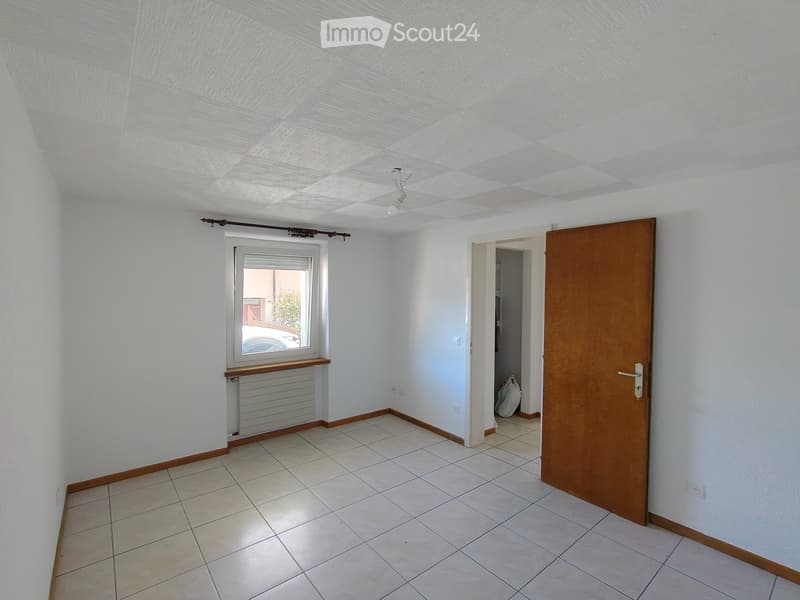 Wohnung 2.5 Zimmer Parterre. Verhandelbar. (4)