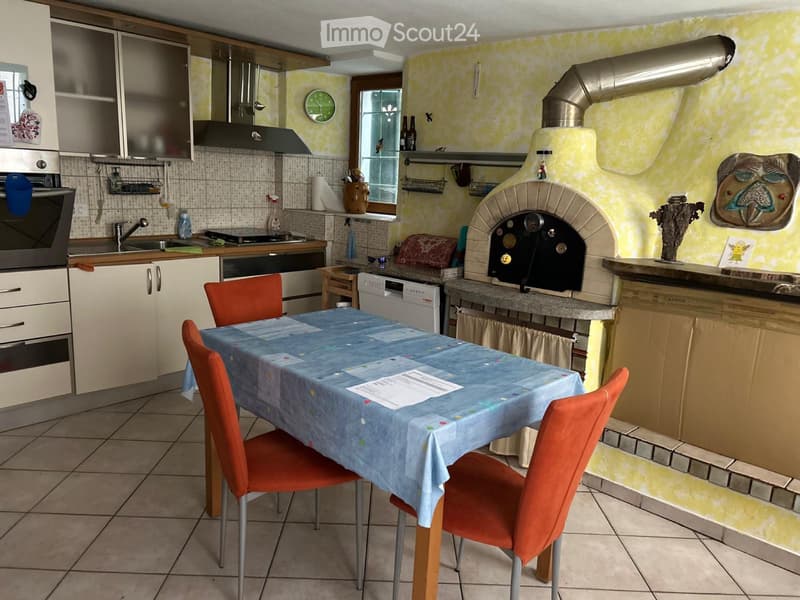 Detached house in the center of Miglieglia (3)