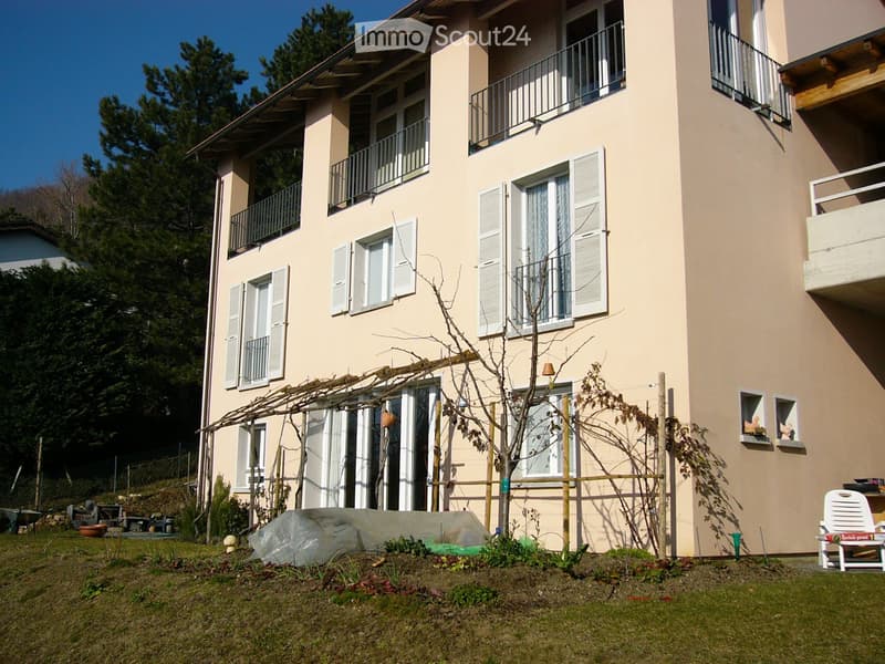 Casa tre piani con stile scandinavo e criteri di bioedilizia (2)
