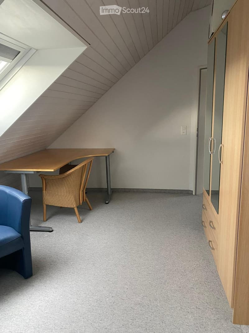 Zimmer zu vermieten. Bade und Wohnzimmer sind inklusive (2)