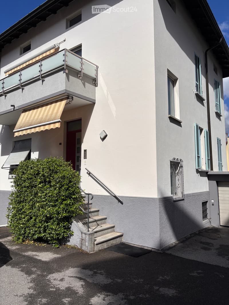 THREE-FAMILY HOUSE (5)