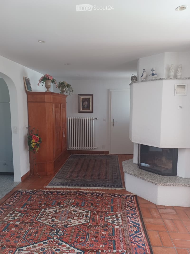 Einfamilienhaus mit Pool und grossem Garten in Caslano (2)