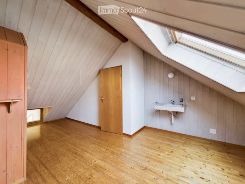 Grosse helle Dachwohnung im ehemaligen Bauernhaus (2)