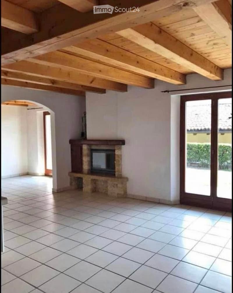 Ampia casa 5.5 locali con giardino privato e posteggi (1)
