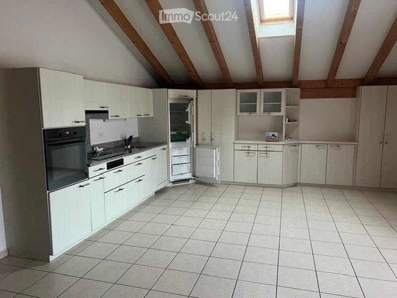 LOSONE CASA UNIFAMILIARE CON GIARDINO, CAMINO E 4 POSTEGGI (2)
