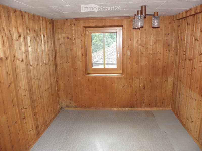 Haus im Zentrum von Mesocco mit Garage, Parkplatz, Garten. (11)