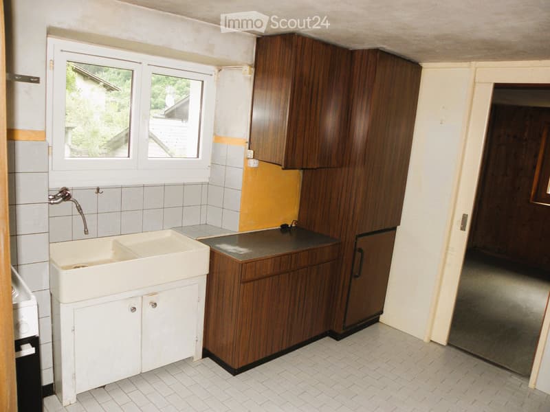 Haus im Zentrum von Mesocco mit Garage, Parkplatz, Garten. (10)