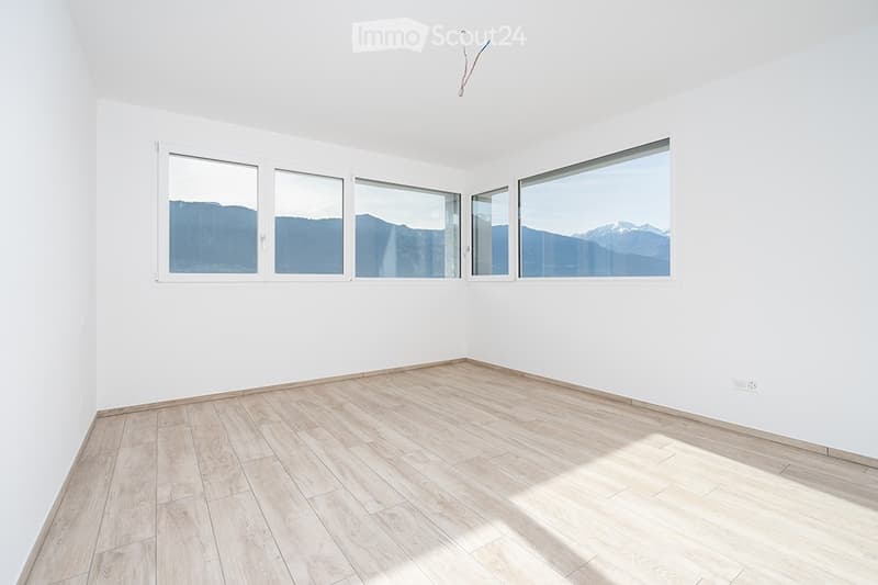 Esclusiva Villa con Piscina e Vista Mozzafiato a Sementina (4)