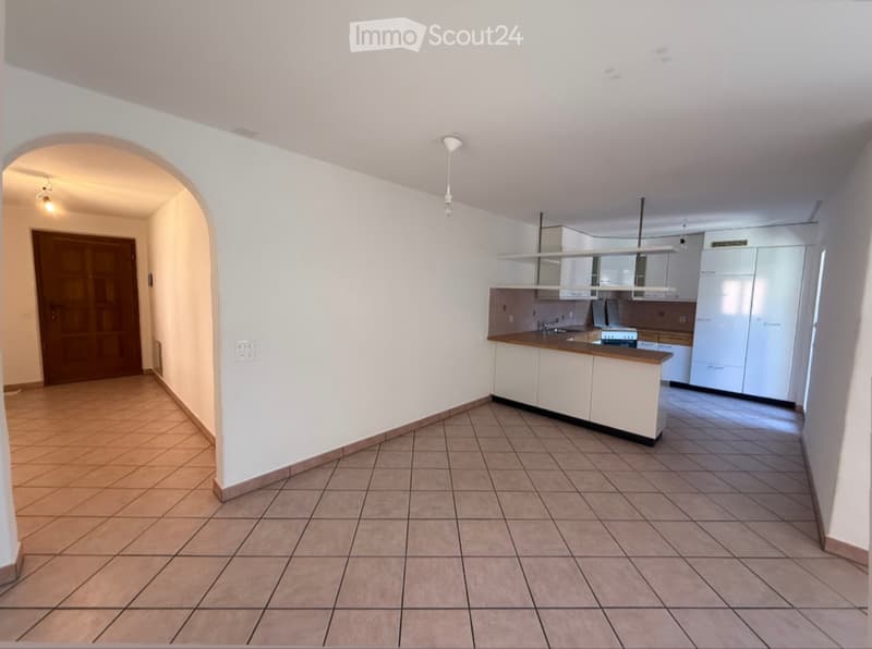 Zu vermieten sofort 3 1/2 Zimmer Wohnung (2)