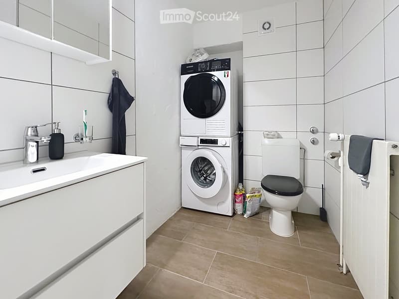 Moderne 3.5 Zimmer Wohnung mit neuer Küche und Parketboden (3)