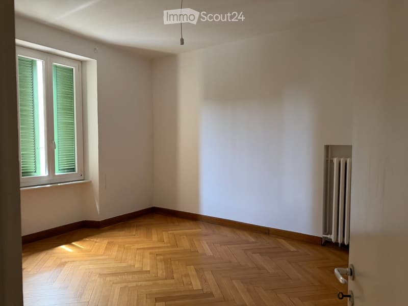 Spacious 3.5-room apartment with separate kitchen and balcony (3)