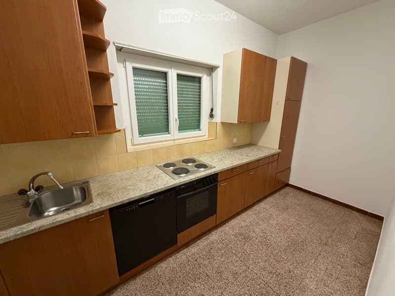 Spacious 3.5-room apartment with separate kitchen and balcony (2)