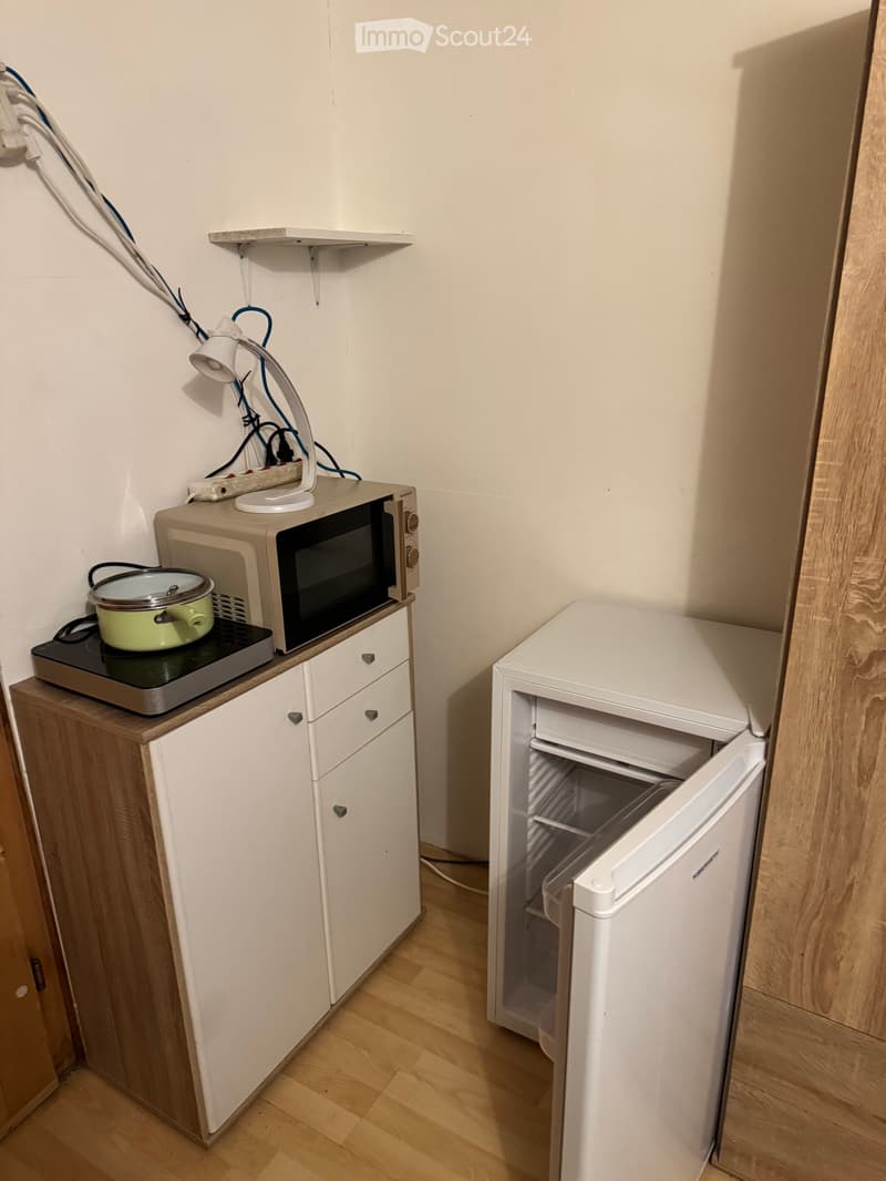 Available now Shared Flat Room 9472 Grabs (4)