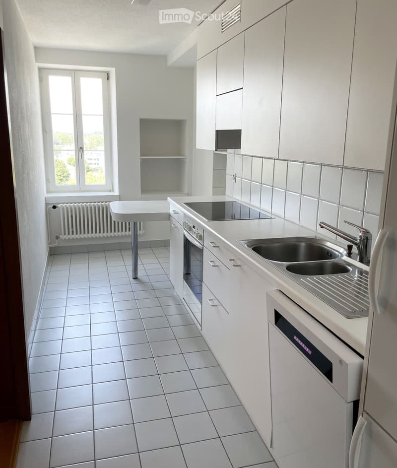 Charming 2.5-room apartment with balcony in the old town (4)