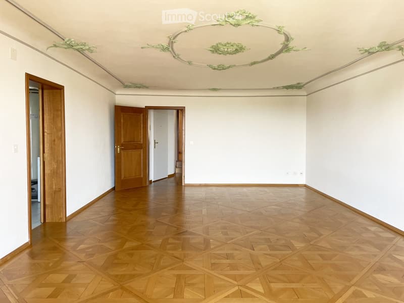 Charming 2.5-room apartment with balcony in the old town (3)