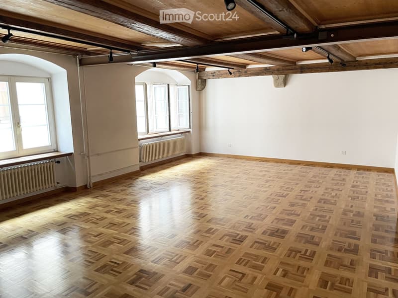 Charming 2.5-room apartment with balcony in the old town (2)