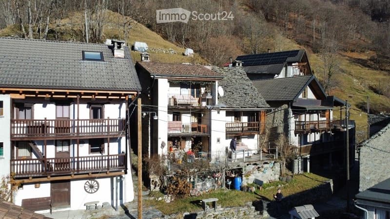Rustic house in the core of Gresso, Valle Onsernone (2)