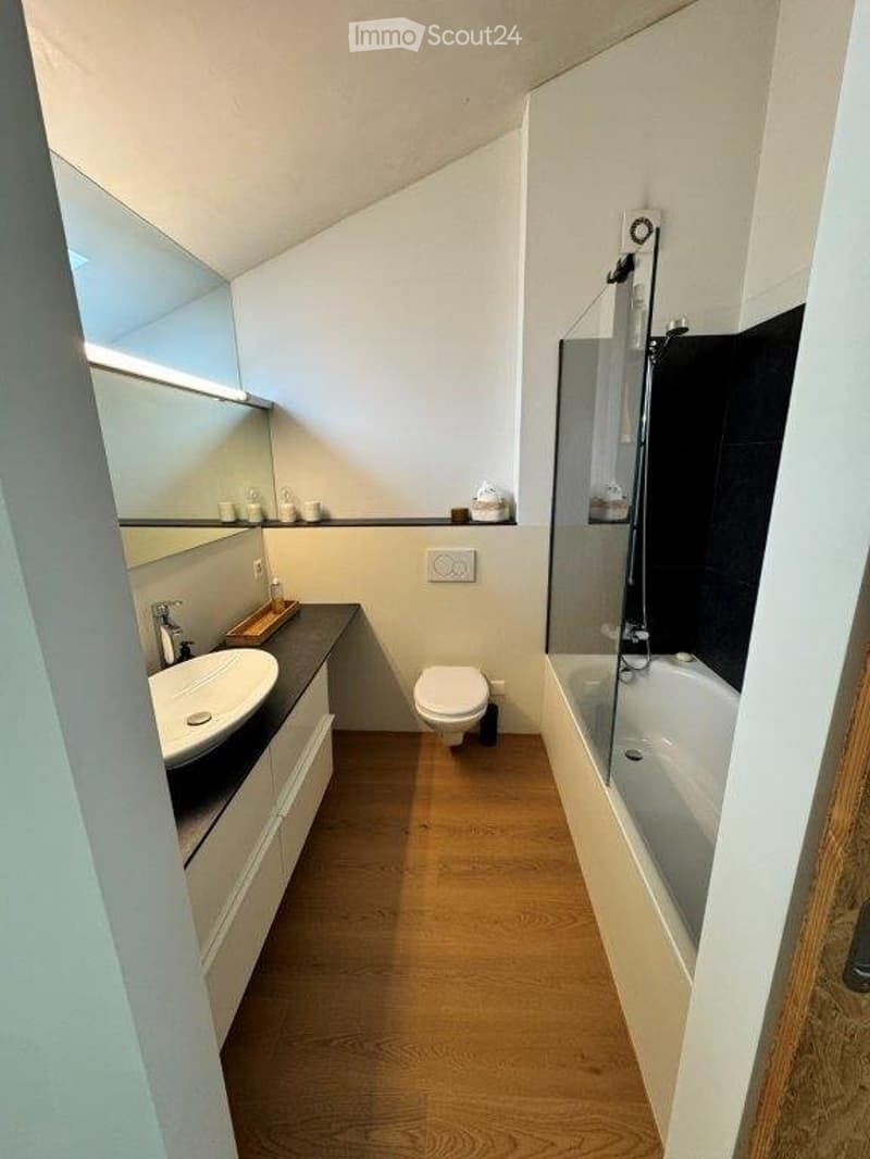Modernes Haus mit 4.5 Zimmern im Kern von Cadro, mit Garage (2)