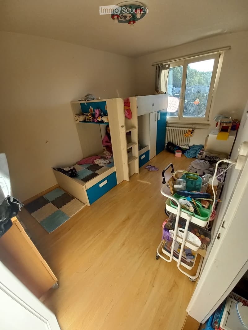 Locataire pour appartement ensoleillé de 4,5 pièces (4)
