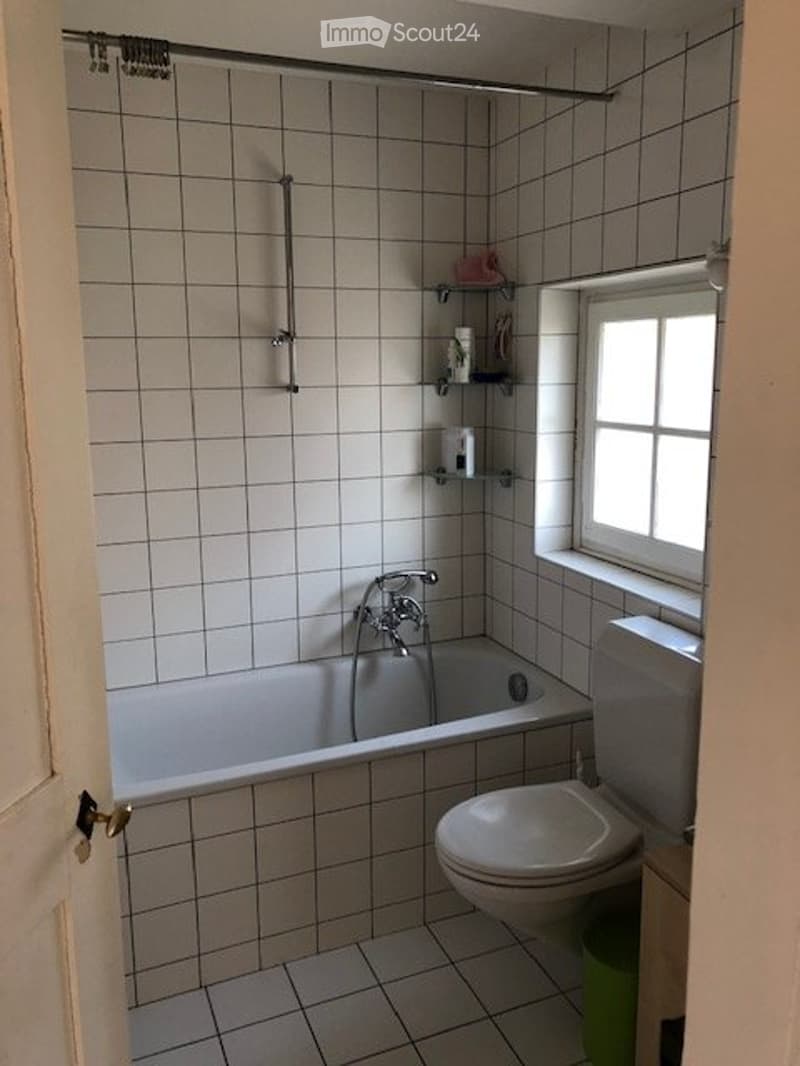 Very beautiful 4-room apartment in a historic house (2)