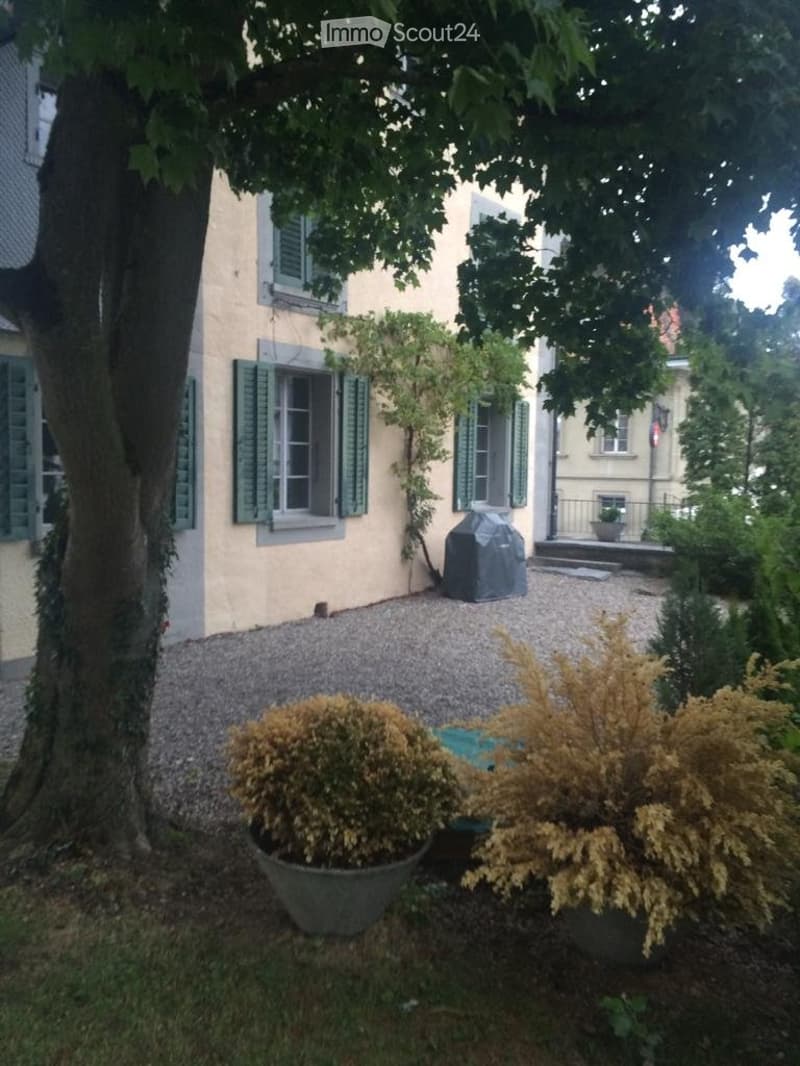 Very beautiful 4-room apartment in a historic house (5)
