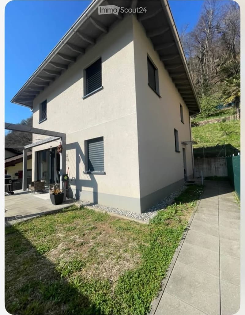 Casa di 4.5 loc con giardino privato e ampi posteggi (1)