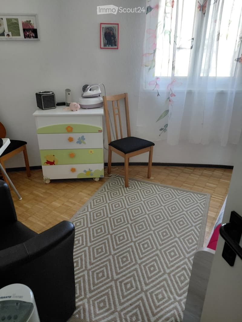 Looking for a sublessee for 3.5 rooms on the second floor (1)