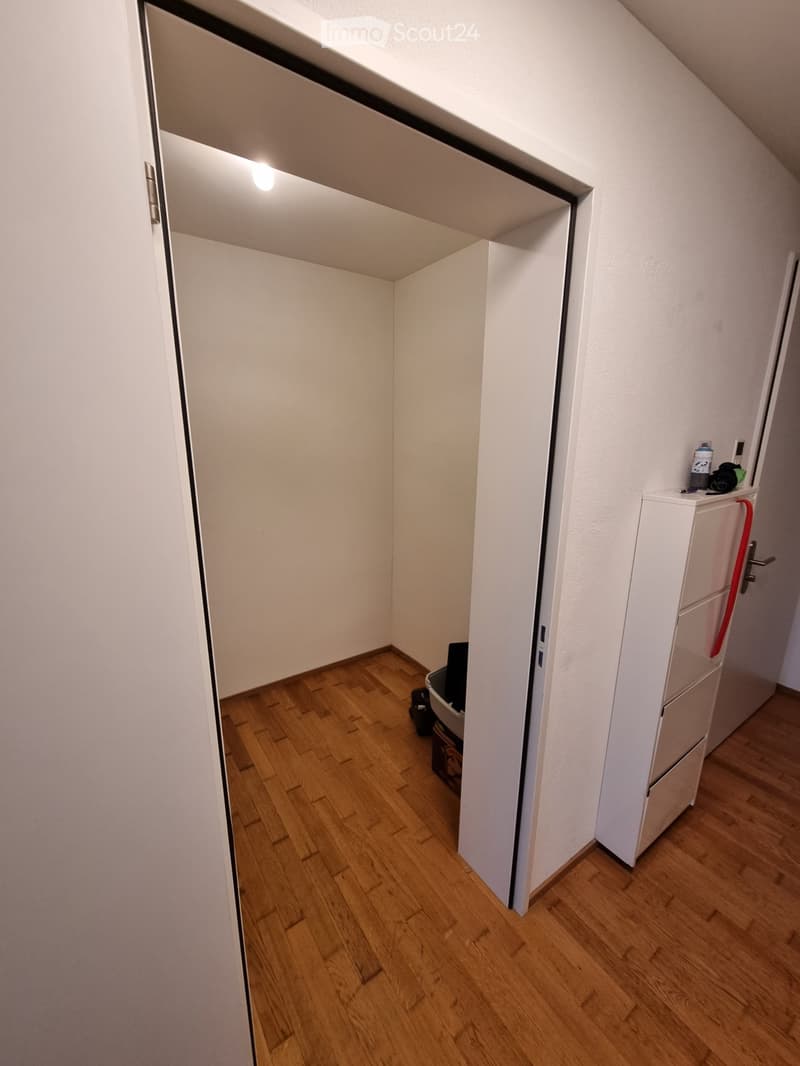 Room with private bathroom and storage room in Bülach (3)