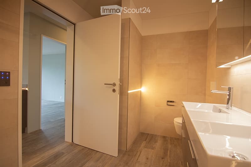 Exclusive 3.5-room apartment with SmartHome and top-notch finish in Uster (3)