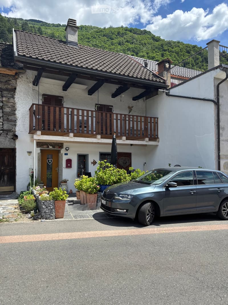 "Charmantes TI-Haus mit Priv.Parkpl. Claro Bellinzona TI". (2)
