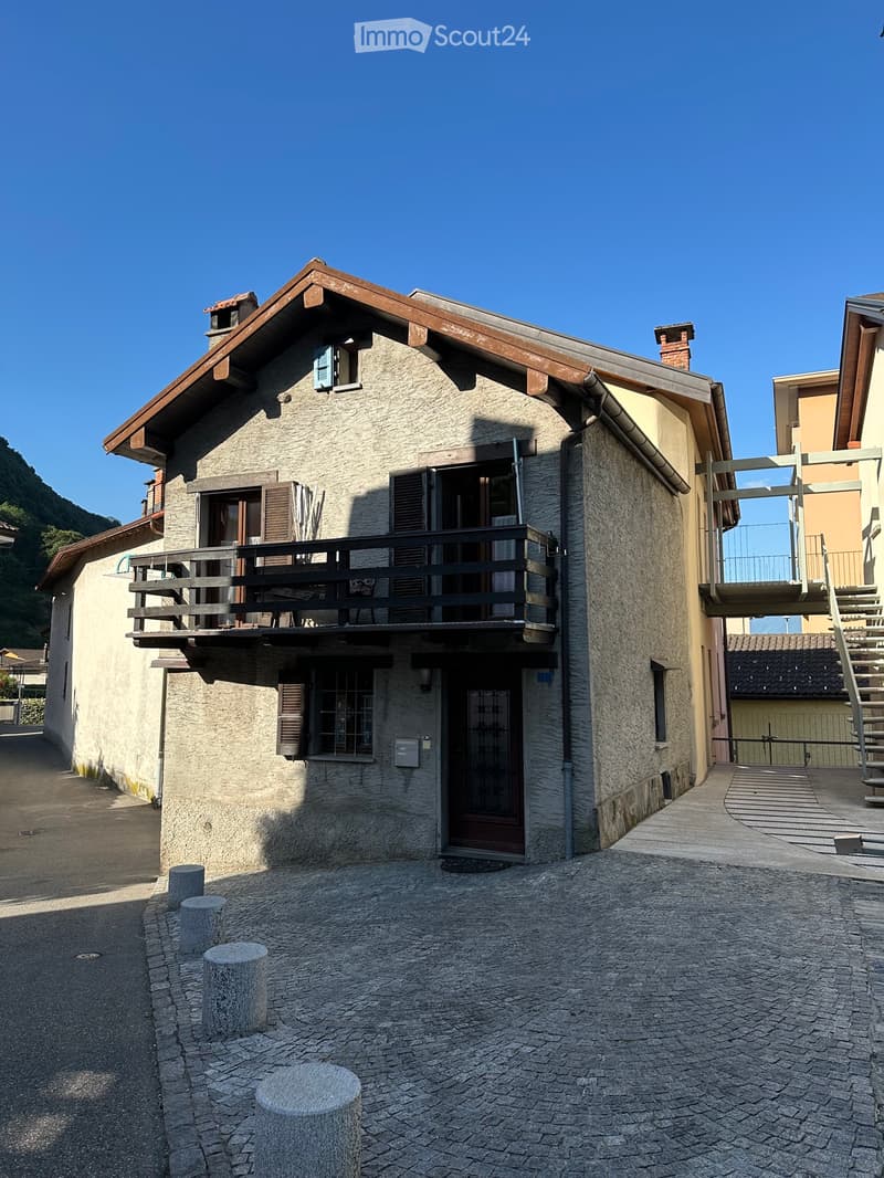 Jolie maisonnette indépendante à Arbedo (1)
