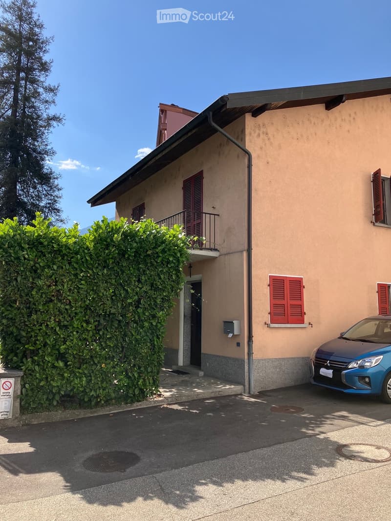 Residential house in residential and commercial area (RC) (1)
